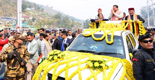 मुख्यमंत्री का भव्य रोड शो, जनता ने किया स्वागत