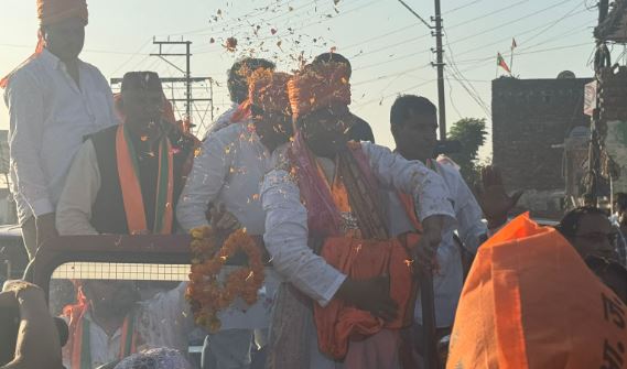 भाजपा प्रत्याशी त्रिवेंद्र ने की कमल पर मोहर लगाने की अपील