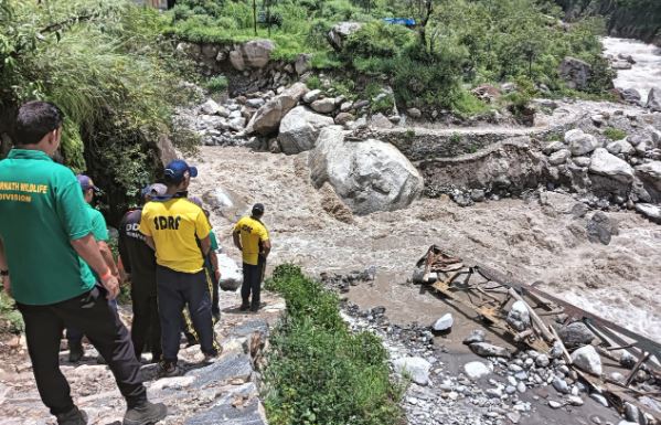 106 यात्रियों का सफल रेस्क्यू