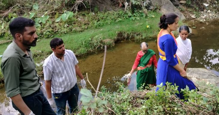 गाड का महरगांव में पौध रोपण व सफाई अभियान चलाया