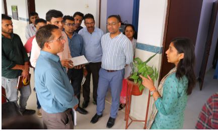 जिलाधिकारी ने मोहनचट्टी में आयुष्मान आरोग्य मंदिर एवं पटवारी चौकी का किया निरीक्षण