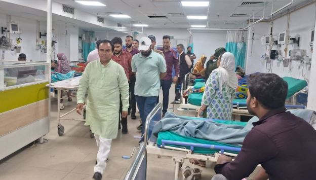 स्वास्थ्य मंत्री डॉ. रावत ने परखी दून और कोरोनेशन अस्पताल की व्यवस्थाएं