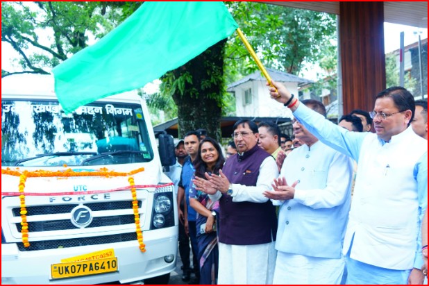 वातानुकूलित यूटीसी मिनी (टैम्पो ट्रेवलर) का फ्लैग ऑफ