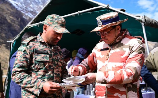 सीमांत गांव मिलम में मुख्यमंत्री ने की आई.टी.बी.पी जवानों और स्थानीय नागरिकों से भेंट