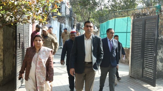 डीएम ने परखी रेनबसेरों की व्यवस्था; नगर निगम को दिए आवश्यक दिशा-निर्देश 