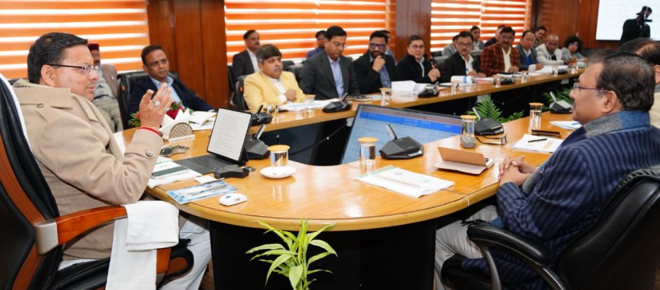 विद्युत व्यवस्था को सुदृढ़ बनाने पर मुख्यमंत्री का सख्त रुख