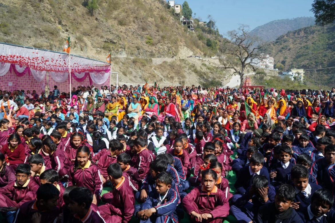 पाबौ में कैबिनेट मंत्री डॉ रावत का जोरदार स्वागत