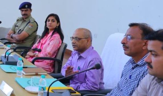 आयुक्त गढ़वाल मंडल ने अधिकारियों के साथ की परिचयात्मक बैठक