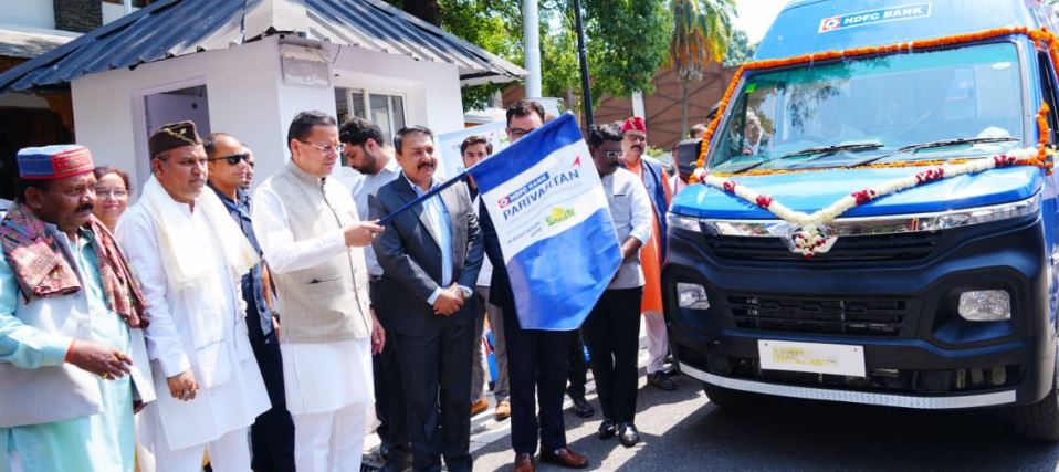 CM धामी ने एम्बुलेंस का किया फ्लैग ऑफ